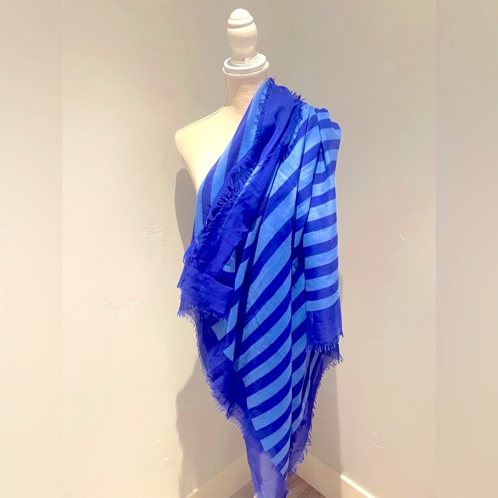 Vince Camuto Scarf with blue and light blue stripes and fringe detailing.